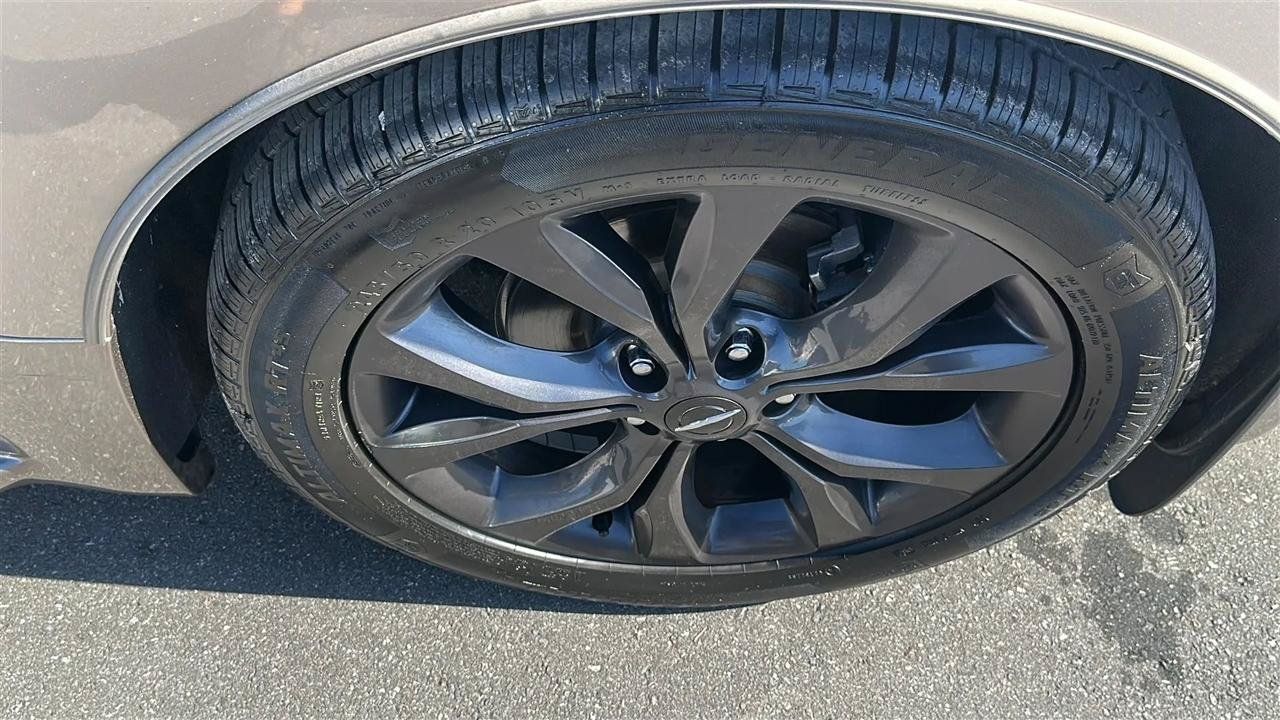 Used 2018 Chrysler Pacifica Touring Plus w/ S Appearance Package FWD image 19