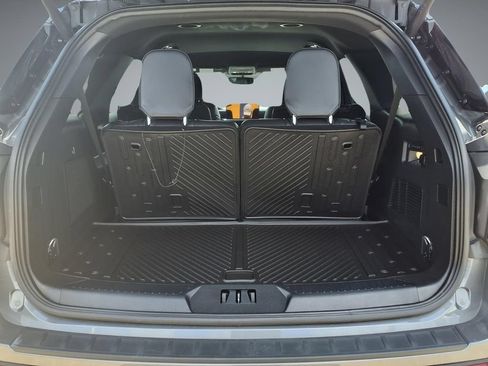 Used 2025 Ford Explorer ST RWD image 15