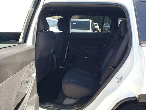 New 2026 Jeep Cherokee Laredo image 7