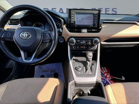 Used 2020 Toyota RAV4 XLE w/ XLE Grade Weather Package image 7