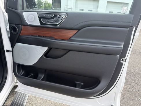 Used 2019 Lincoln Navigator Reserve w/ Cargo Package AWD/4WD image 15