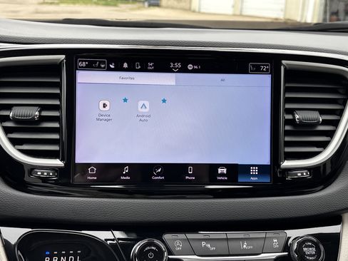 Used 2023 Chrysler Pacifica Touring-L FWD image 21
