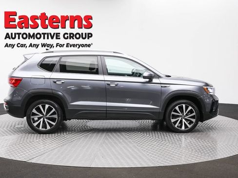 Used 2024 Volkswagen Taos SE image 4