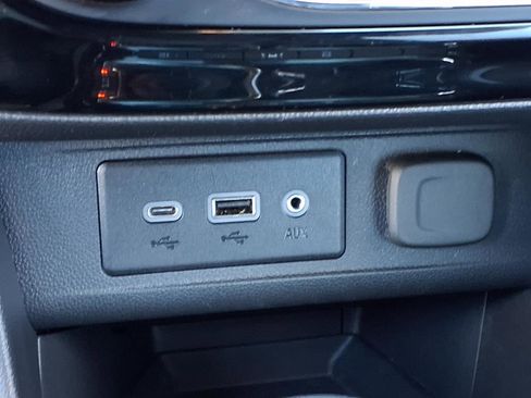 Used 2023 Buick Encore GX Select image 18