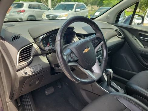 Used 2018 Chevrolet Trax LT w/ LT Convenience Package AWD/4WD image 19
