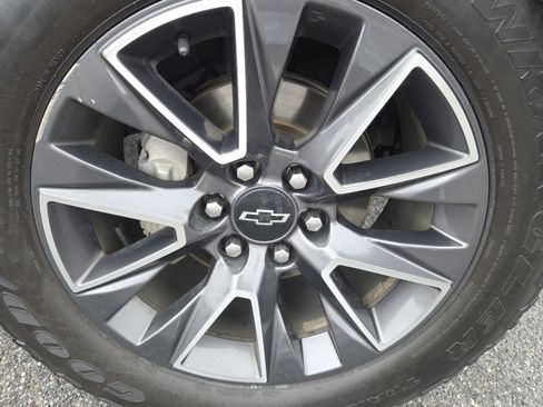 Used 2021 Chevrolet Tahoe Z71 w/ Z71 Signature Package image 17