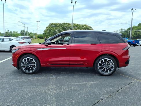 Used 2025 Lincoln Nautilus Reserve AWD/4WD image 5