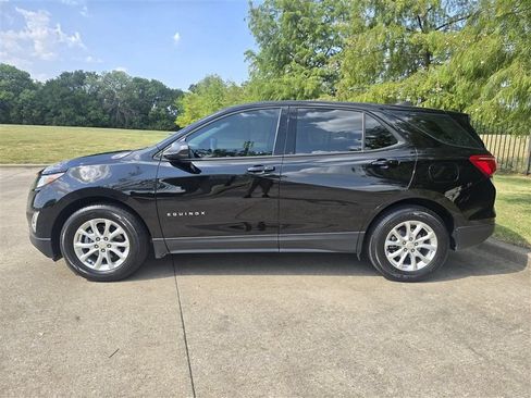 Used 2019 Chevrolet Equinox LS FWD image 3
