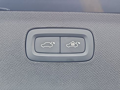 Used 2025 Volvo XC90 B6 Plus w/ Protection Package Premier image 16