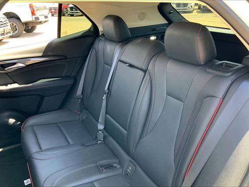 Used 2022 Buick Envision Essence w/ Sport Touring Package image 21