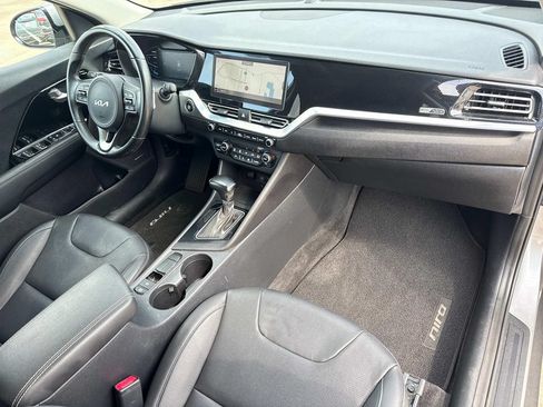 Used 2022 Kia Niro Touring Special Edition FWD image 17