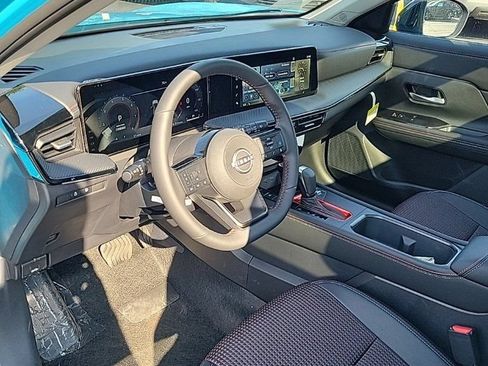 Used 2025 Nissan Kicks SR w/ SR Premium Package AWD/4WD image 17