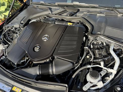 Used 2025 Mercedes-Benz C 300 Sedan image 5