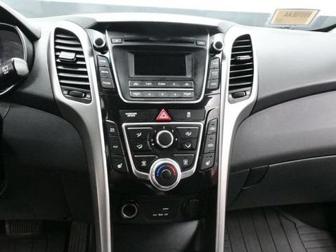 Used 2016 Hyundai Elantra GT FWD image 15