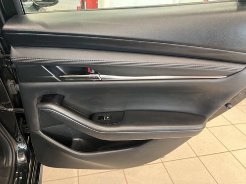 Used 2022 MAZDA MAZDA3 s FWD image 19