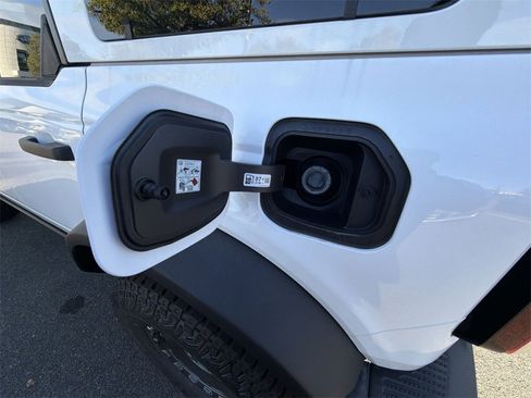 New 2025 Ford Bronco Badlands image 35