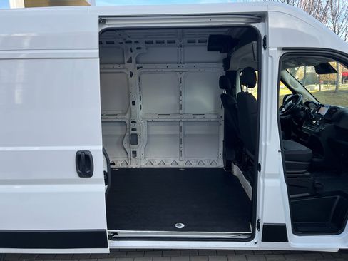 Used 2025 RAM ProMaster 2500 w/ Convenience Group image 29