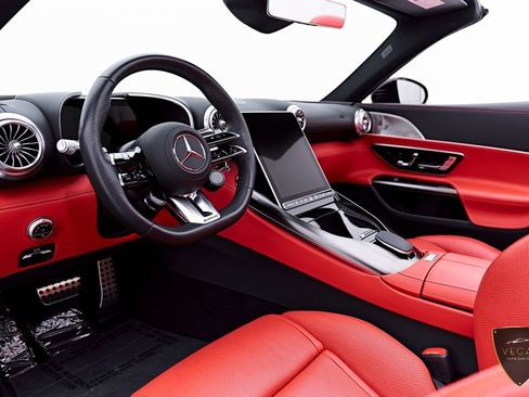 Used 2025 Mercedes-Benz SL 43 AMG w/ Driver Assistance Package image 2