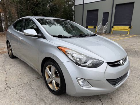 Used 2013 Hyundai Elantra GLS w/ Preferred Pkg image 4