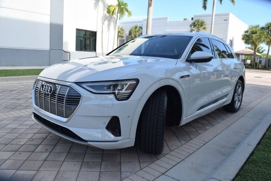 Used 2019 Audi e-tron Prestige w/ Prestige Package AWD/4WD image 2