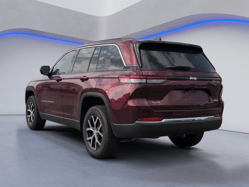 Used 2024 Jeep Grand Cherokee Limited AWD/4WD image 3
