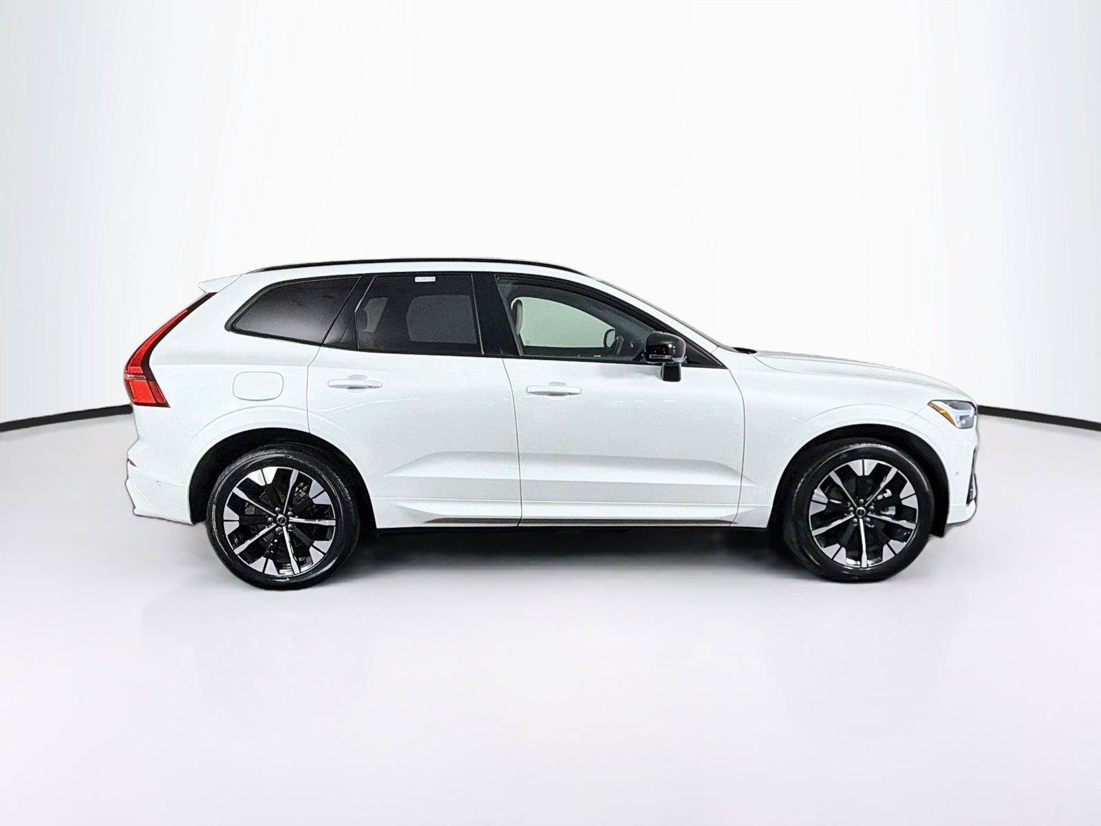 Used 2026 Volvo XC60 B5 Plus AWD/4WD image 12