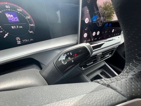 New 2026 Volkswagen Tiguan SE R-Line AWD/4WD image 17