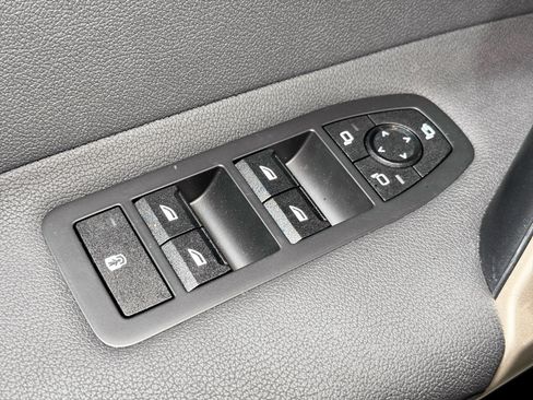 Used 2025 BMW iX xDrive50 w/ Sport Package AWD/4WD image 7