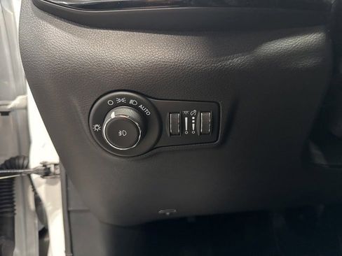 New 2025 Jeep Compass Latitude w/ Sun & Sound Group image 18