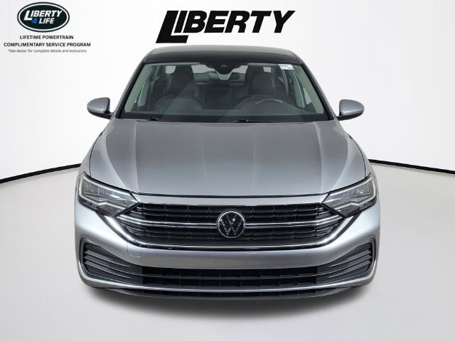 Used 2024 Volkswagen Jetta SE FWD image 9