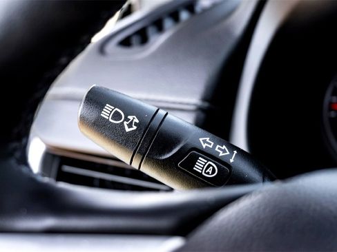 Used 2024 GMC Terrain SLT image 19