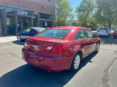 Used 2010 Chrysler Sebring Touring FWD image 4