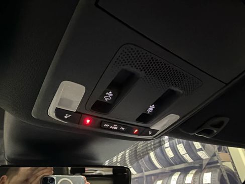 Used 2025 Honda Pilot Black Edition image 40