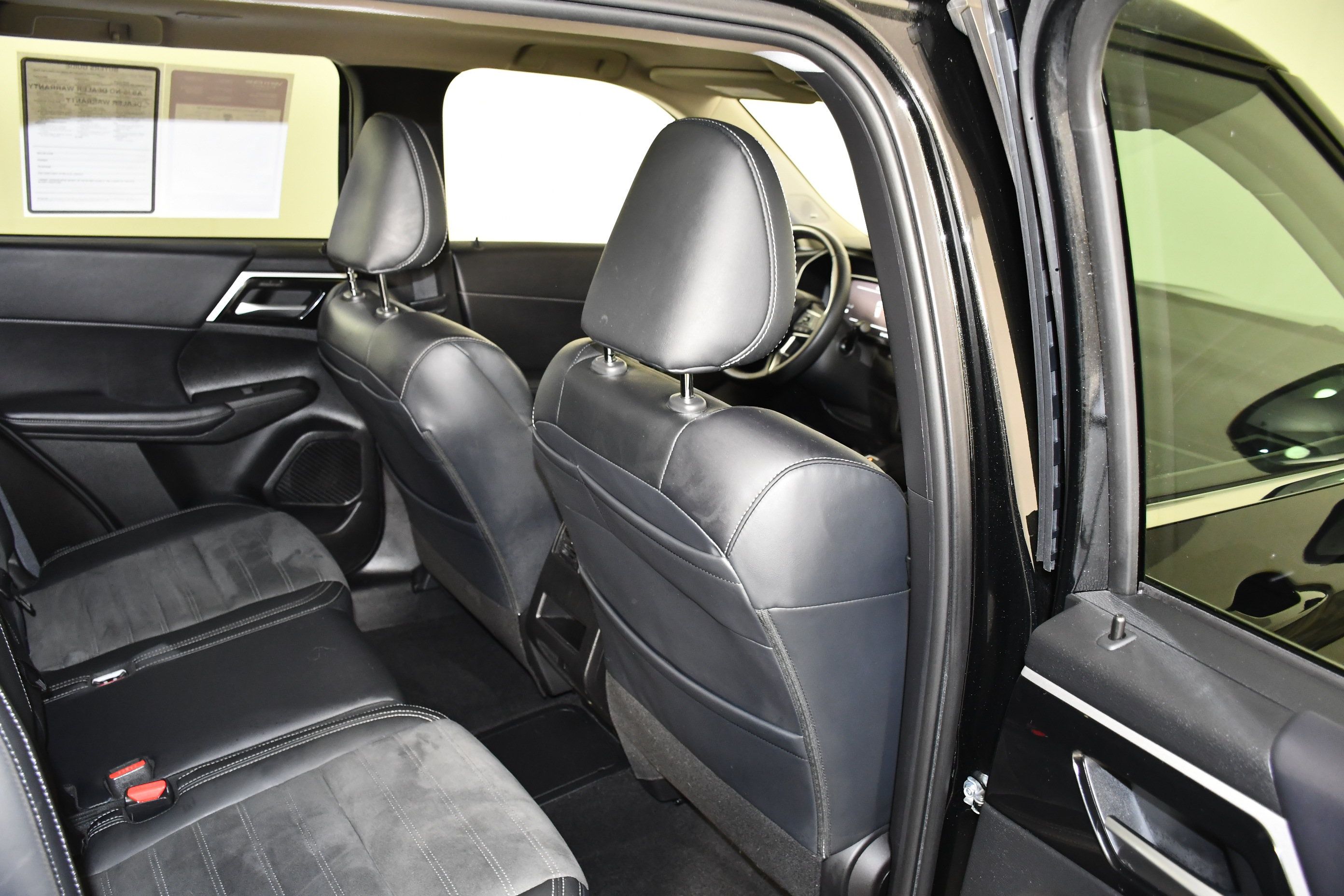 Used 2025 Mitsubishi Outlander SE AWD/4WD image 44