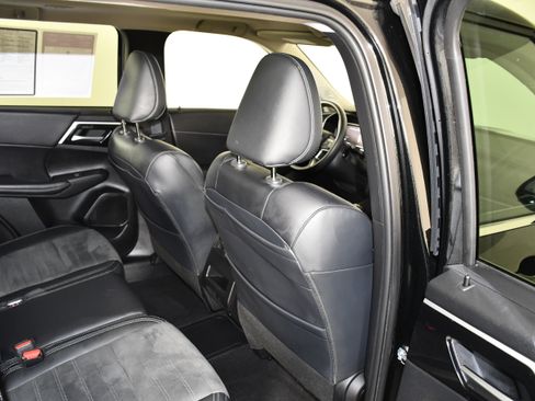 Used 2025 Mitsubishi Outlander SE AWD/4WD image 44