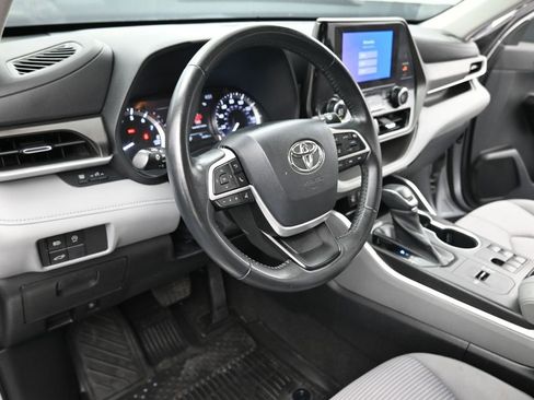 Certified 2023 Toyota Highlander LE image 8