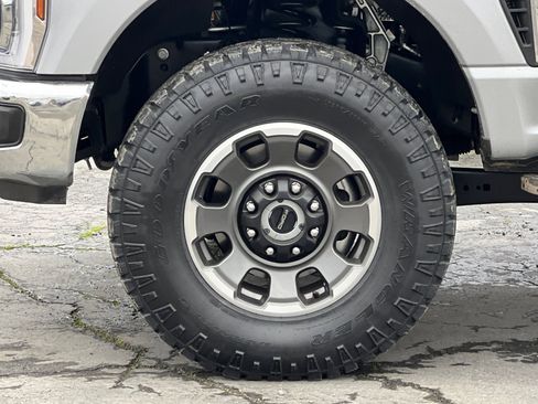 Certified 2024 Ford F250 Lariat w/ Tremor Off-Road Package image 26