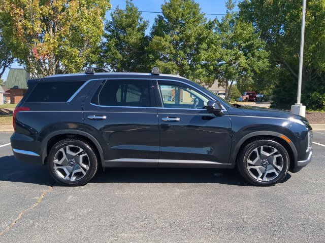 Used 2024 Hyundai Palisade Limited FWD image 3