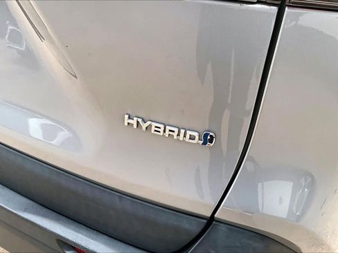 Used 2020 Toyota RAV4 XLE image 10