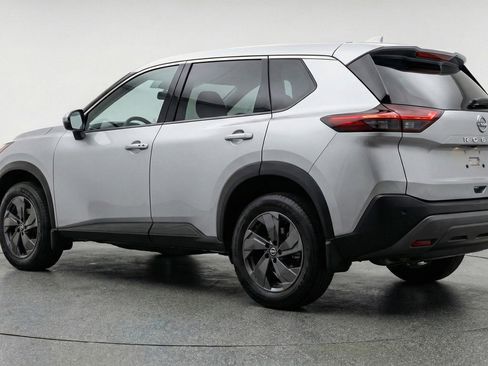 Used 2025 Nissan Rogue SV image 6