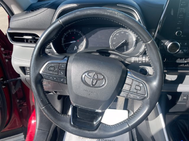 Used 2020 Toyota Highlander XLE AWD/4WD image 25