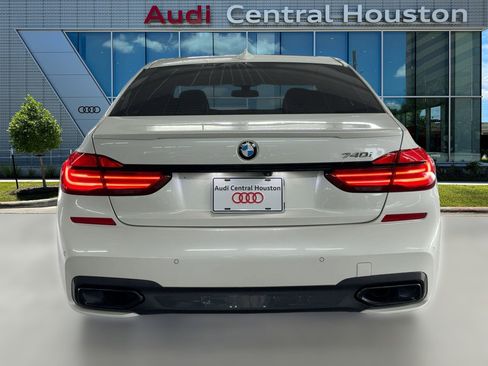 Used 2019 BMW 740i w/ Executive Package image 10