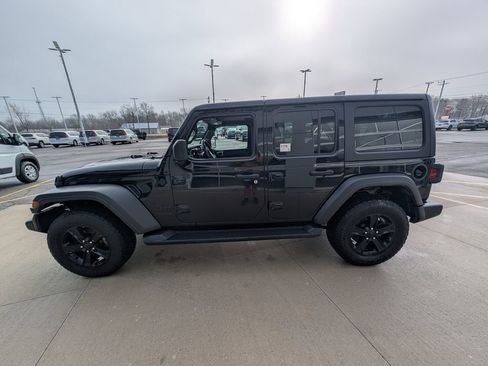 Used 2022 Jeep Wrangler Unlimited Sport image 7