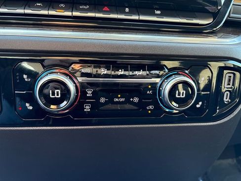 Used 2025 GMC Sierra 1500 Elevation image 32