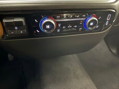 Used 2025 GMC Sierra 1500 SLT image 24