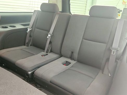 Used 2009 Chevrolet Suburban LS image 24