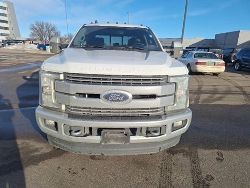 Used 2019 Ford F250 Lariat w/ Chrome Package image 4
