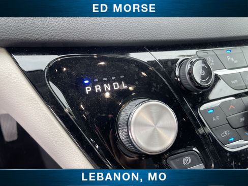 Used 2023 Chrysler Pacifica Touring-L FWD image 15