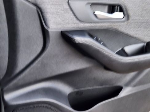 Used 2021 Nissan Rogue SV image 13