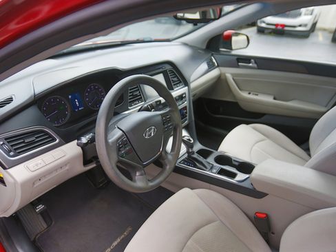 Used 2017 Hyundai Sonata Sport w/ Cargo Package image 4